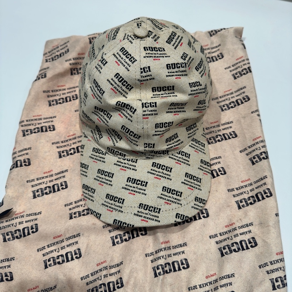 Gucci Canvas hat with dustbag